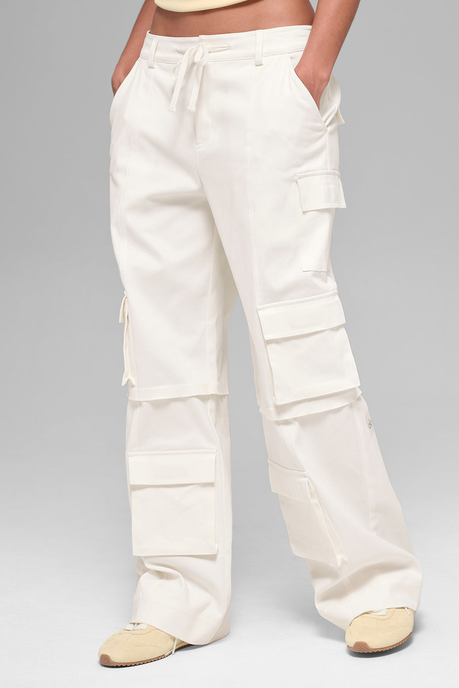 Alo Yoga Mid-Rise Scout Cargo Pant - Ivory - imagen 3