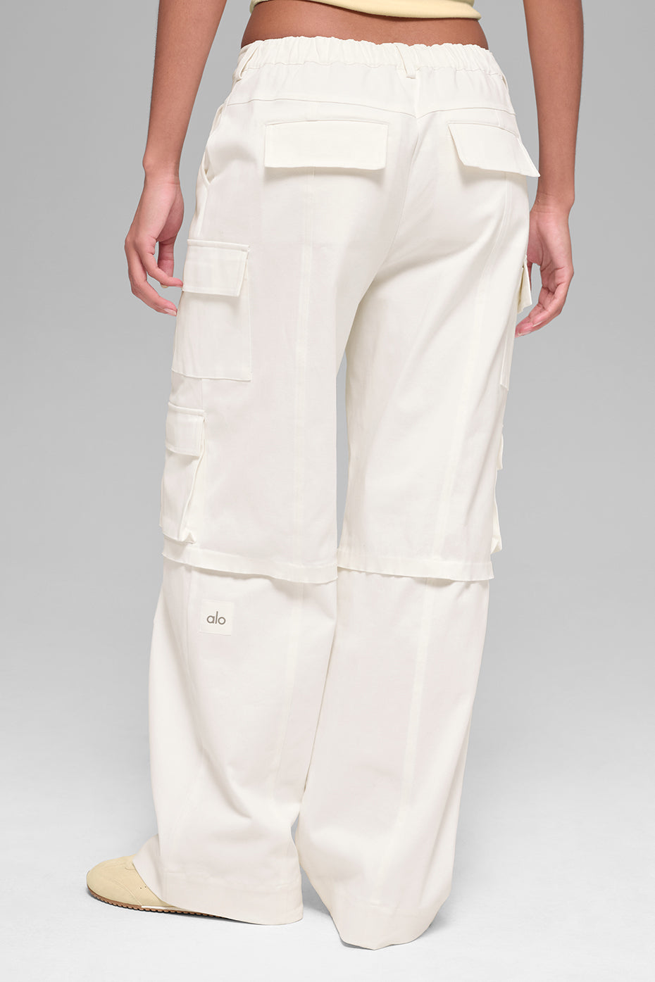 Alo Yoga Mid-Rise Scout Cargo Pant - Ivory - imagen 4