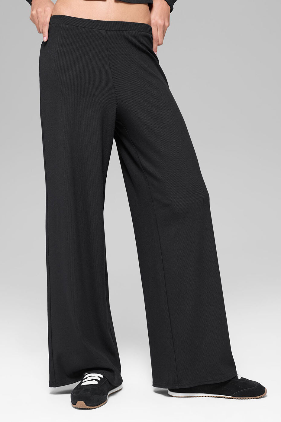 Alo Yoga Mid-Rise Dreamlight Straight Pant - Black - imagen 3