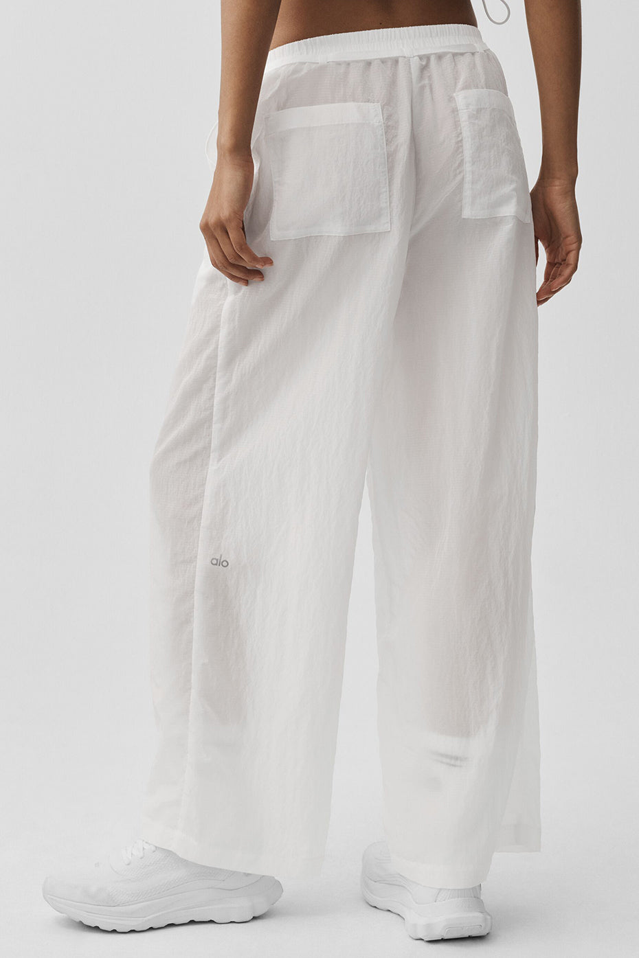Alo Yoga Ripstop Electric Straight Leg Pant - White - imagen 4