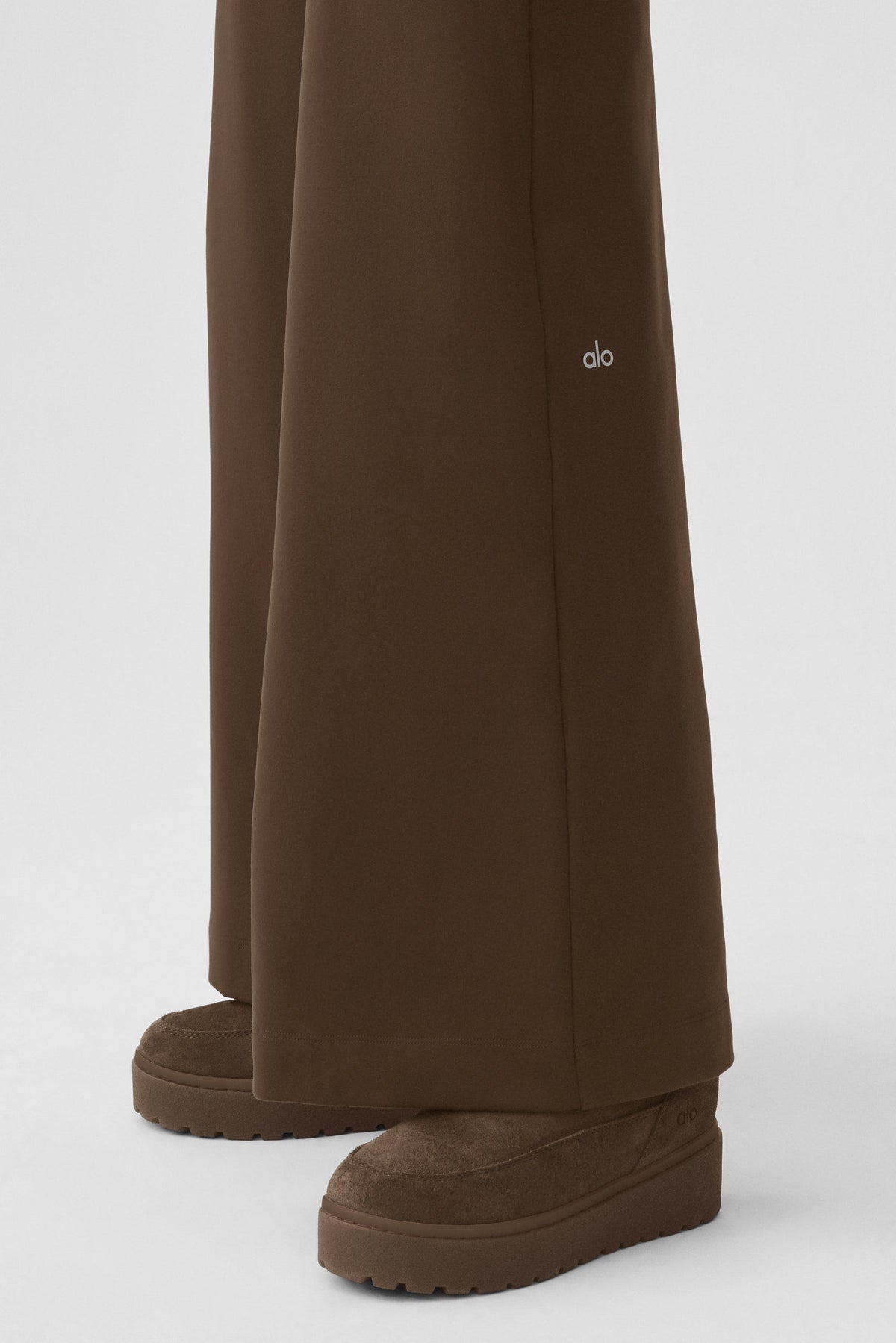 Alo Yoga Airbrush High-Waist Wide Leg Pant (Long) - Espresso - imagen 4