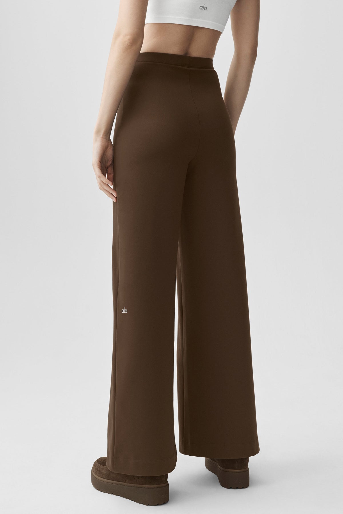 Alo Yoga Airbrush High-Waist Wide Leg Pant (Long) - Espresso - imagen 3