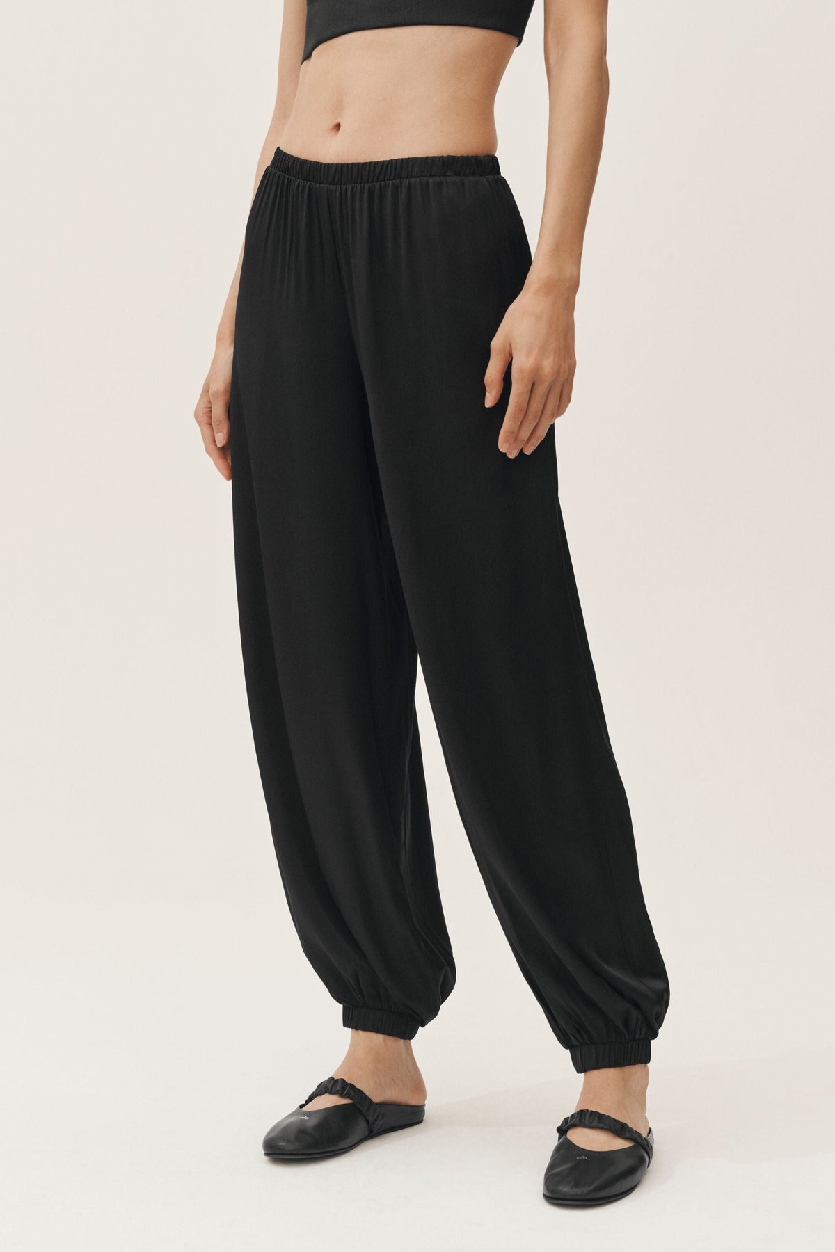 Alo Yoga Silk Blend High-Waist Radiance Pant - Black - imagen 1