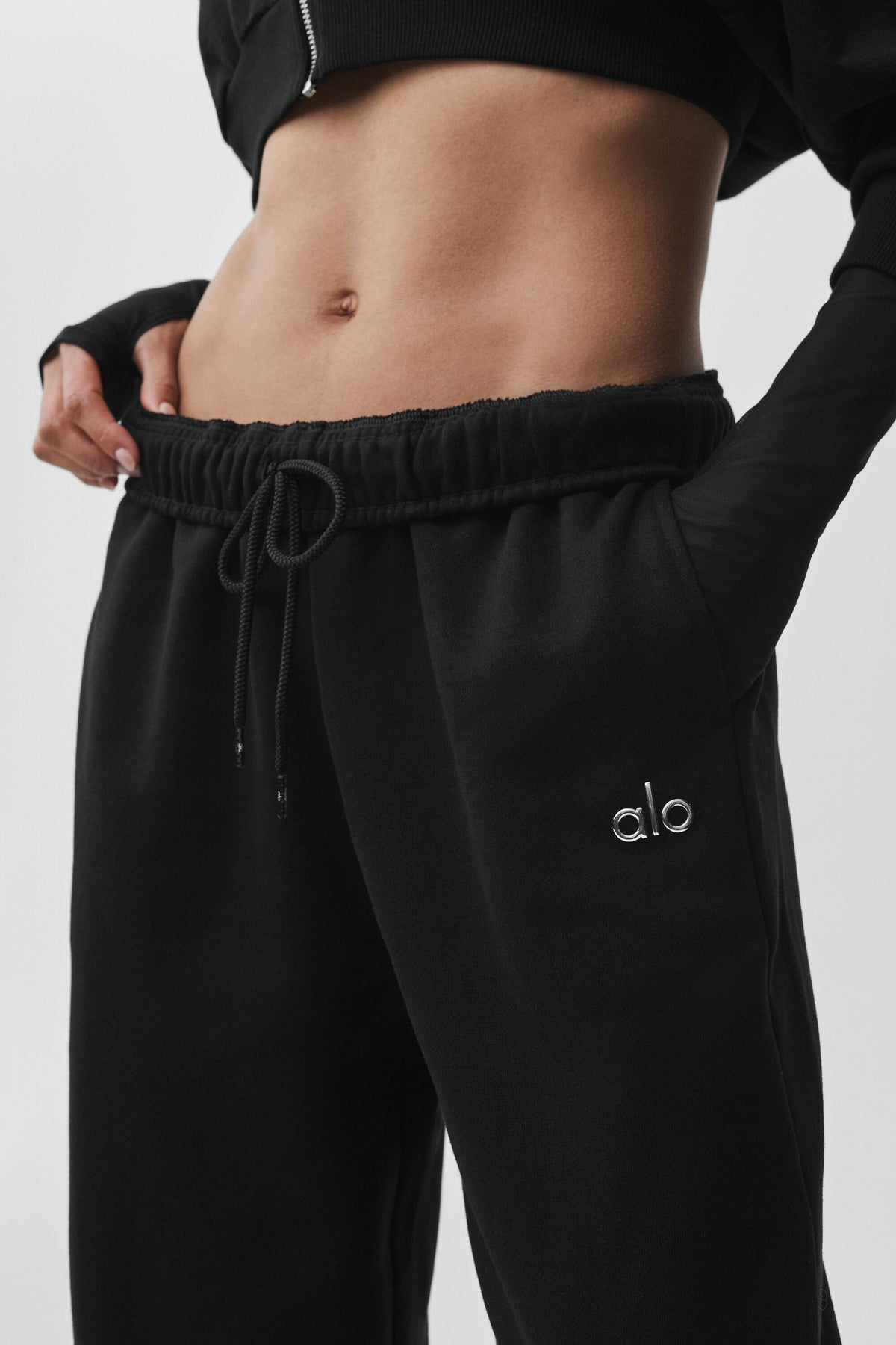 Alo Yoga Accolade Cutoff Sweatpant - Black - imagen 3