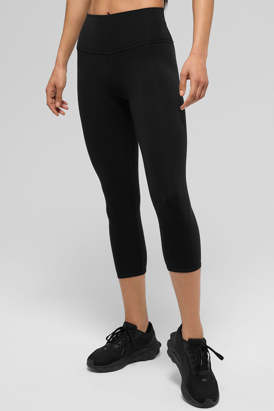 Alo Yoga High-Waist Airbrush Capri - Black - imagen 3