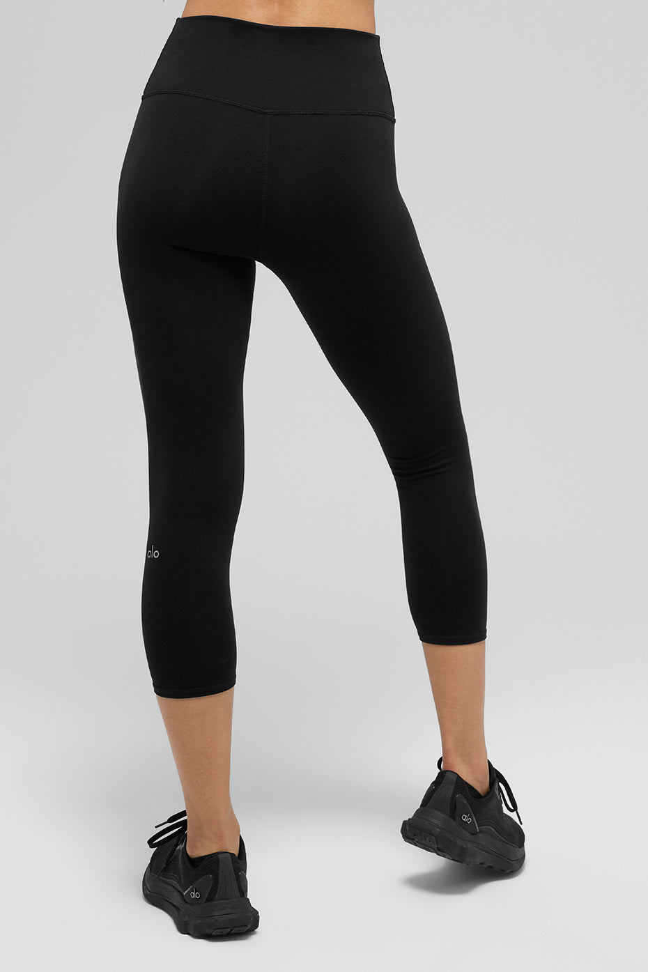 Alo Yoga High-Waist Airbrush Capri - Black - imagen 2