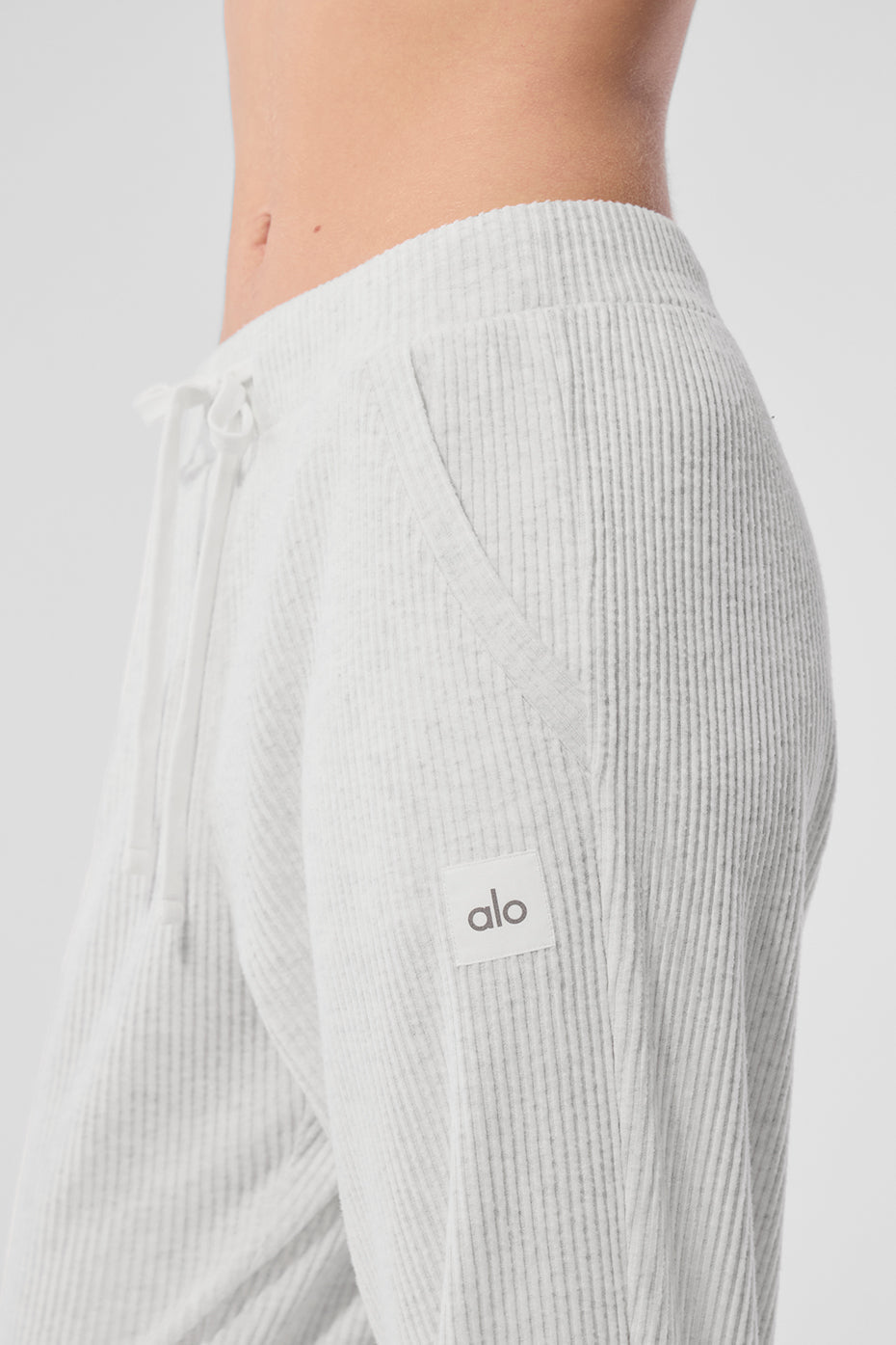 Alo Yoga Muse Sweatpant - White Heather - imagen 4