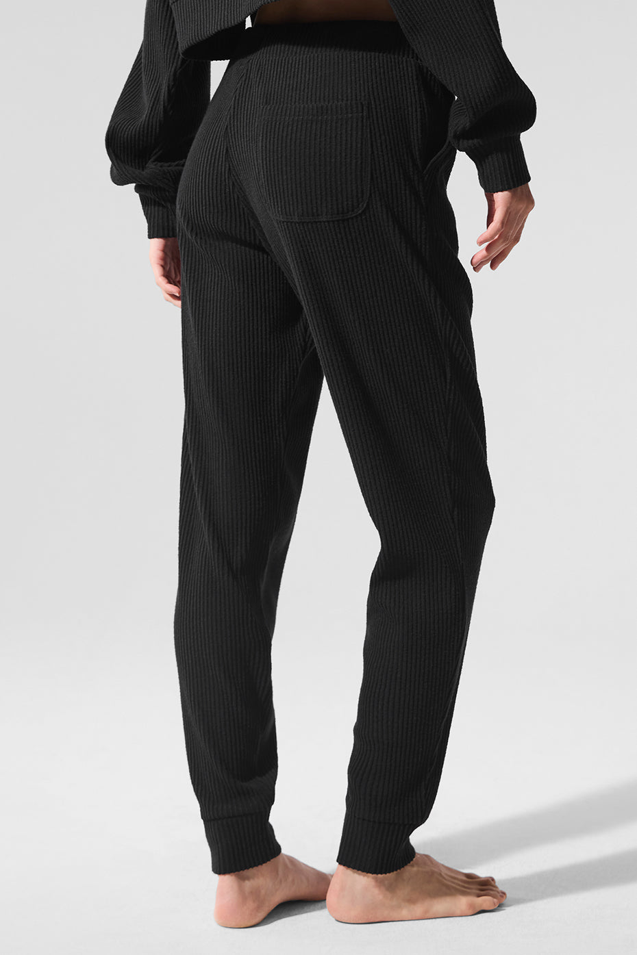 Alo Yoga Muse Sweatpant - Black - imagen 3