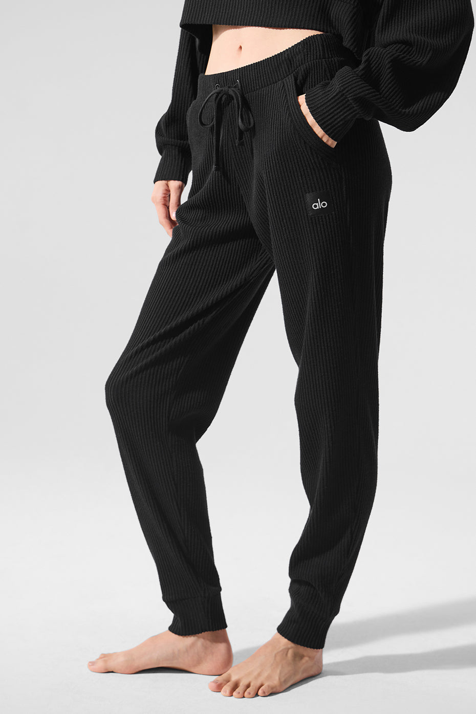 Alo Yoga Muse Sweatpant - Black - imagen 4