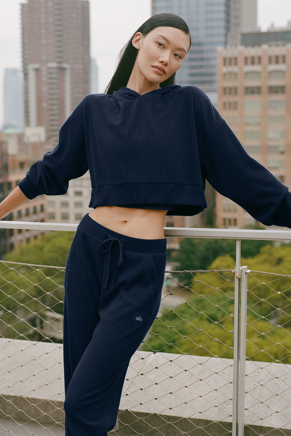 Alo Yoga Muse Sweatpant - Navy - imagen 1