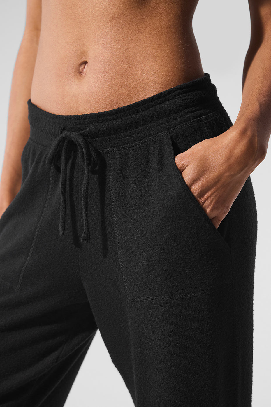 Alo Yoga Soho Sweatpant - Black - imagen 4