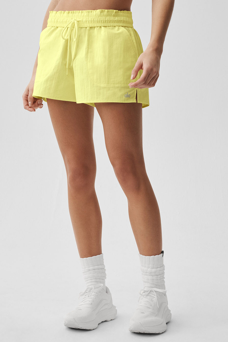 Alo Yoga Alumni Short - Sunshine - imagen 4