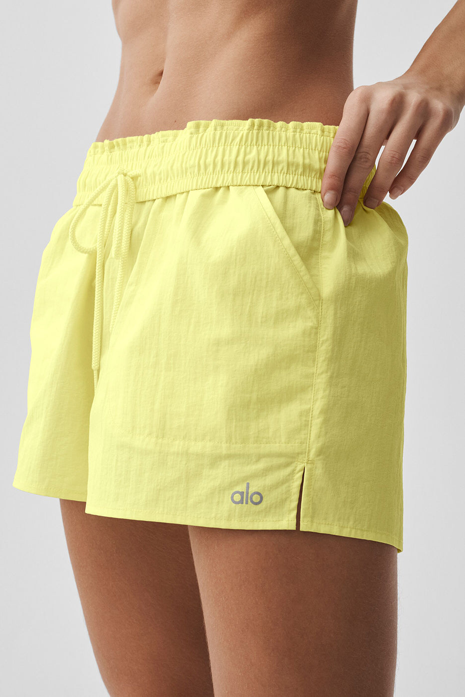 Alo Yoga Alumni Short - Sunshine - imagen 3