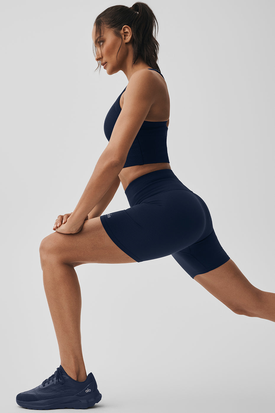 Alo Yoga 5" Seamless Ribbed Favorite Short - Navy - imagen 4