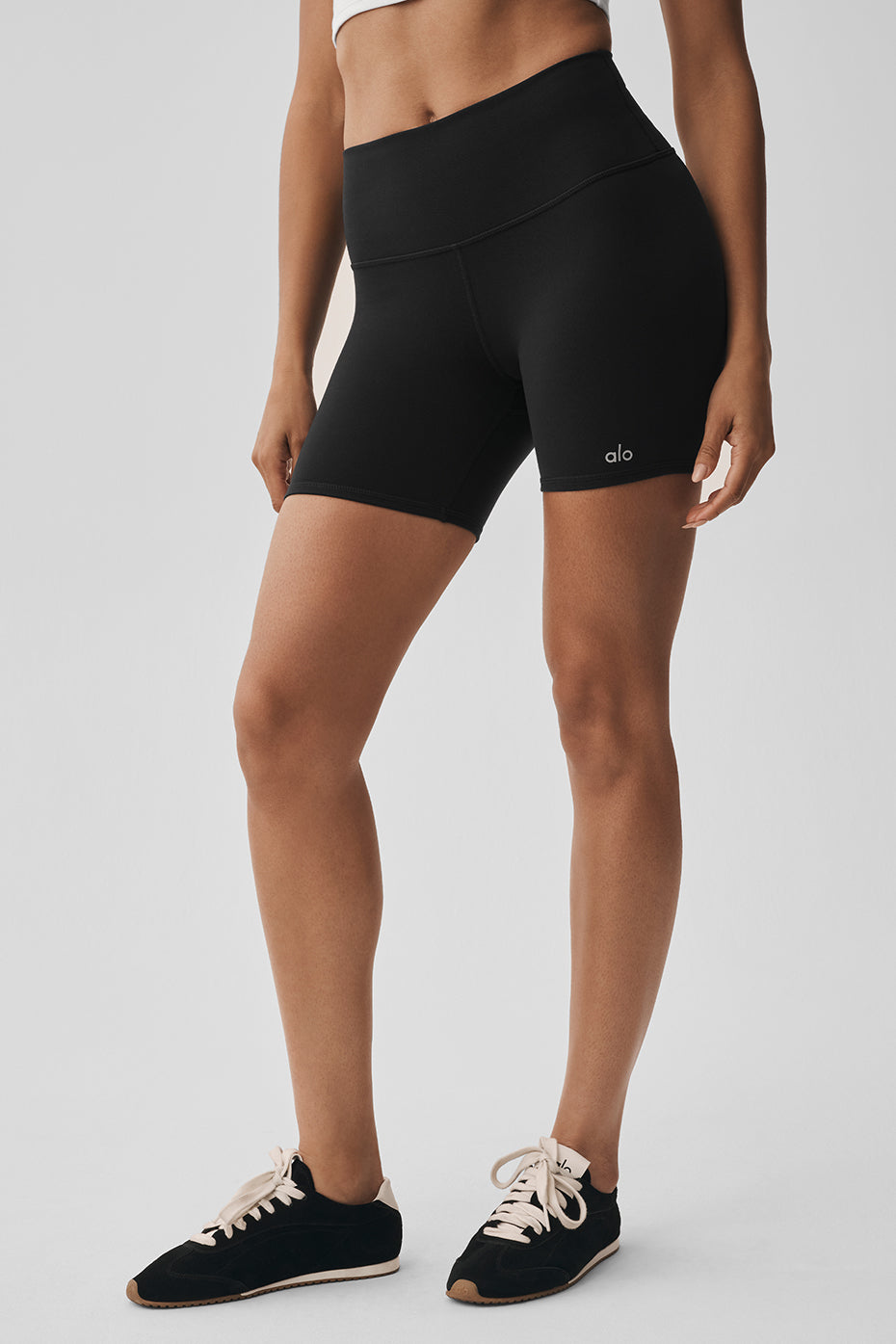 Alo Yoga 5" Airbrush High-Waist Biker Short - Black - imagen 2