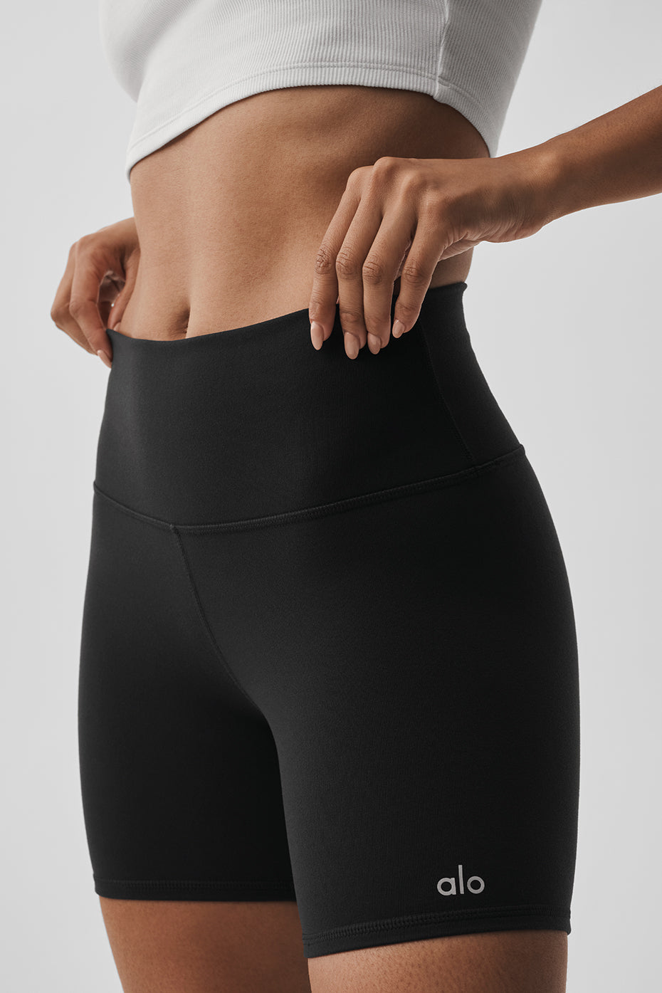 Alo Yoga 5" Airbrush High-Waist Biker Short - Black - imagen 3