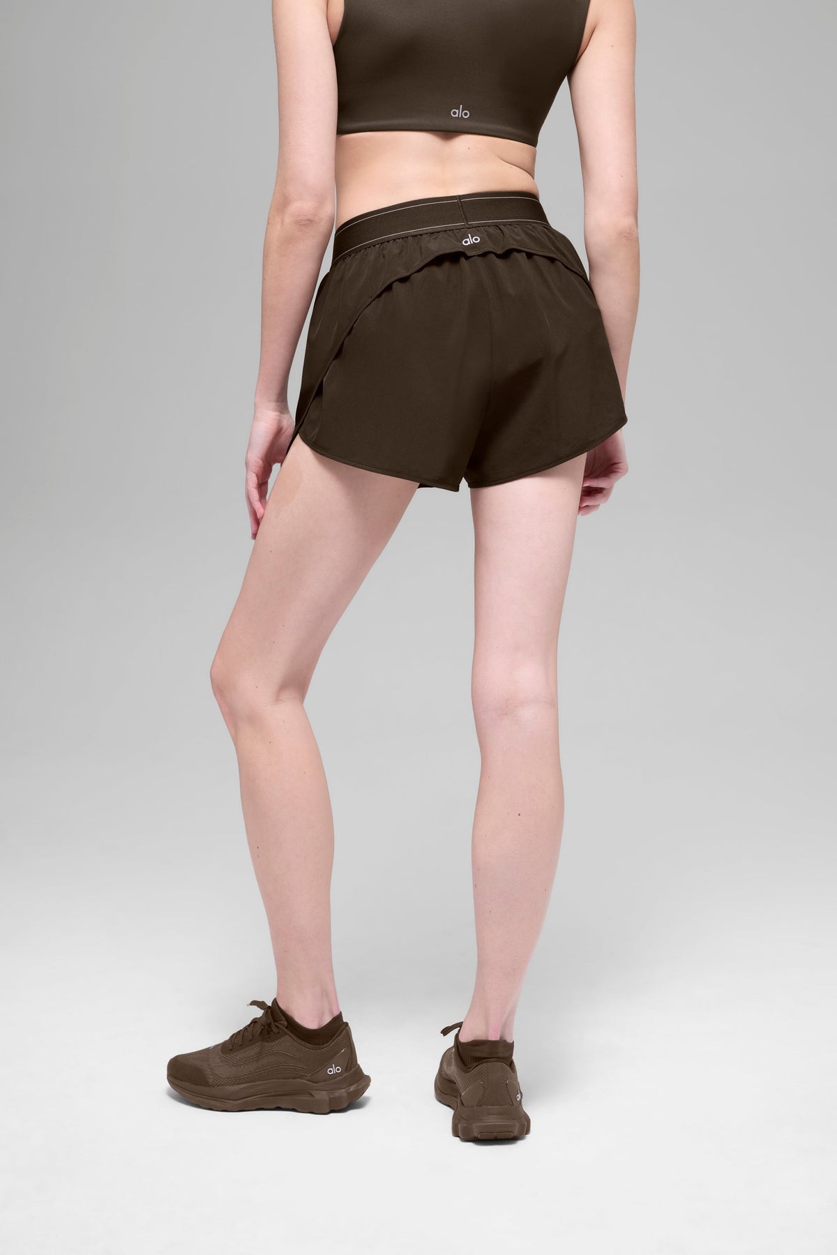 Alo Yoga Match Point Short - Espresso - imagen 4
