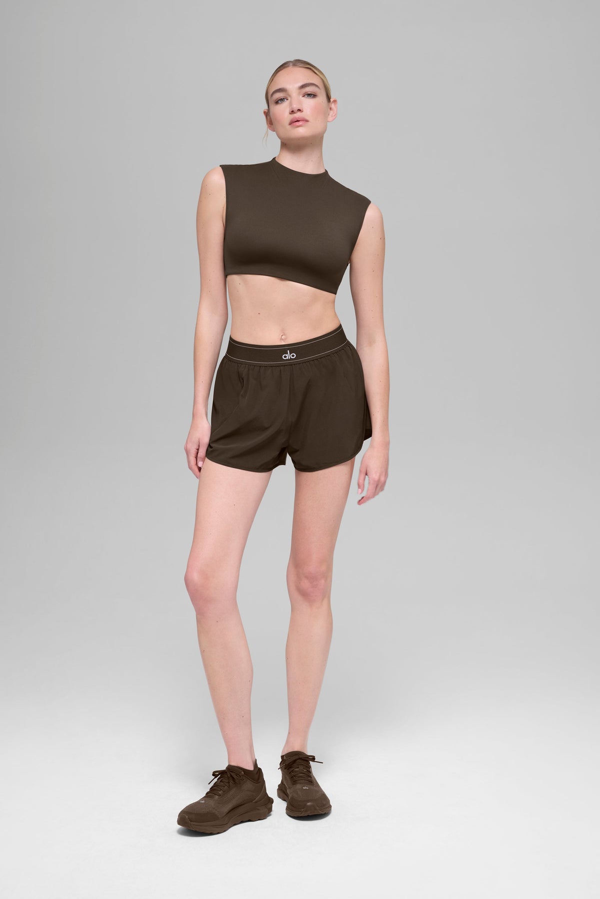 Alo Yoga Match Point Short - Espresso - imagen 5