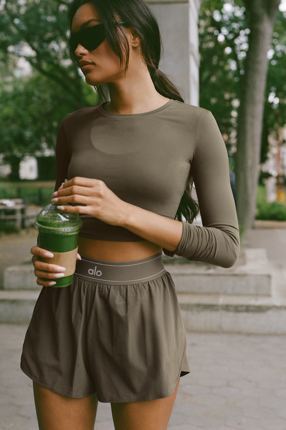 Alo Yoga Match Point Short - Olive Tree - imagen 1
