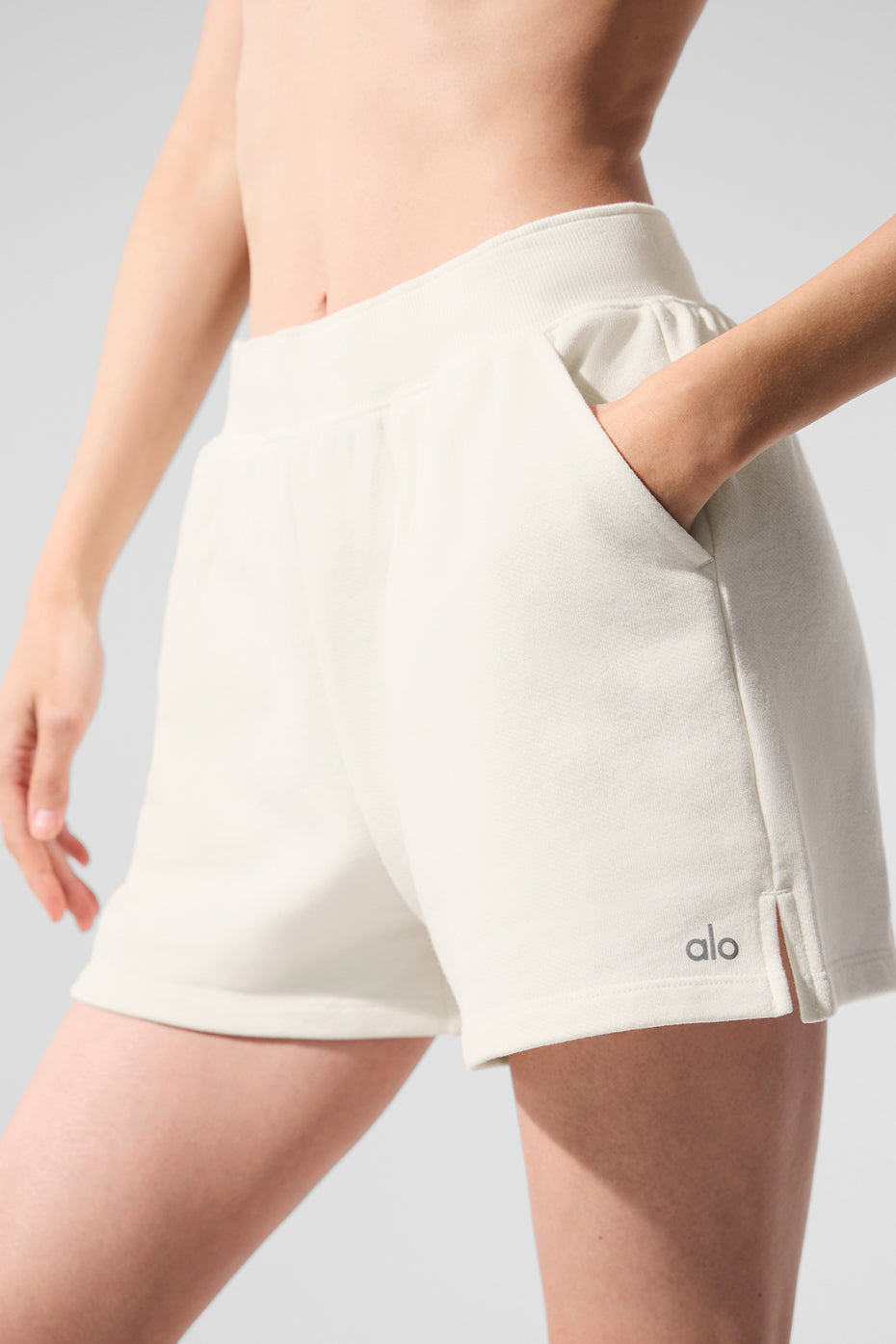 Alo Yoga Low Key Sweat Short - Ivory - imagen 3