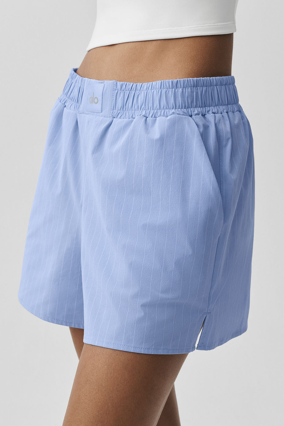 Alo Yoga Pinstripe Daylight Boxer Short - Light Provence Blue/White - imagen 3