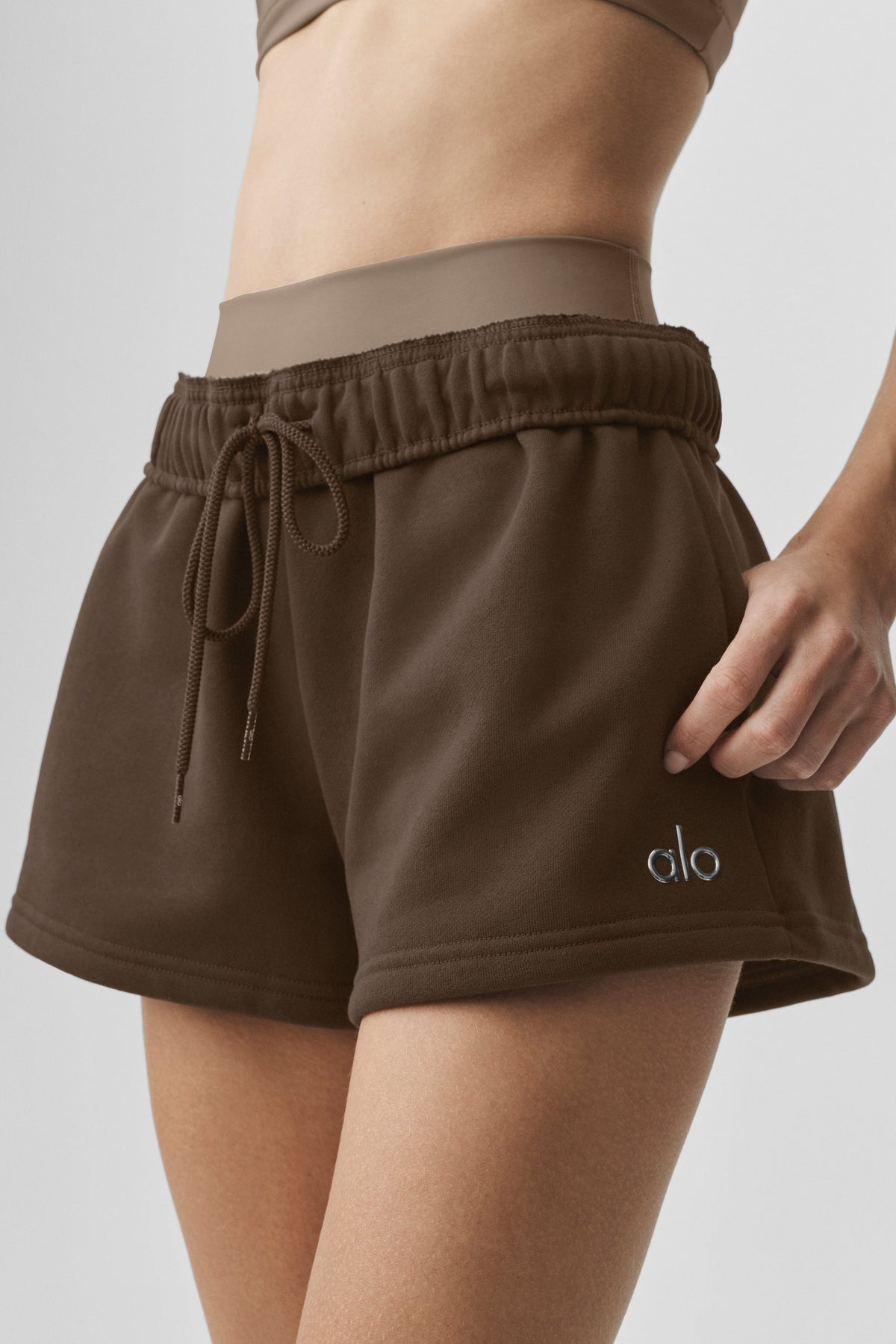 Alo Yoga Accolade Short - Espresso - imagen 4