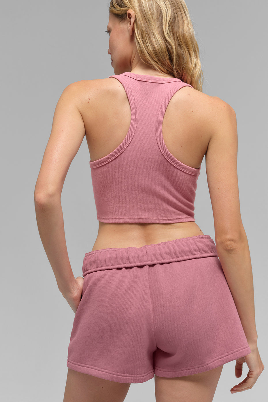 Alo Yoga Accolade Short - Pink Wild Rose - imagen 3