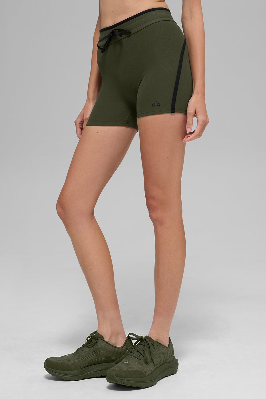 Alo Yoga 4" Airbrush High-Waist Race Pace Short - Green Olive/Black - imagen 6