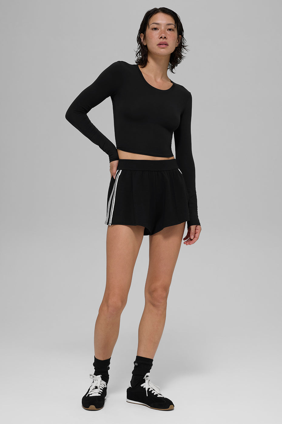 Alo Yoga Track Star Short - Black - imagen 5