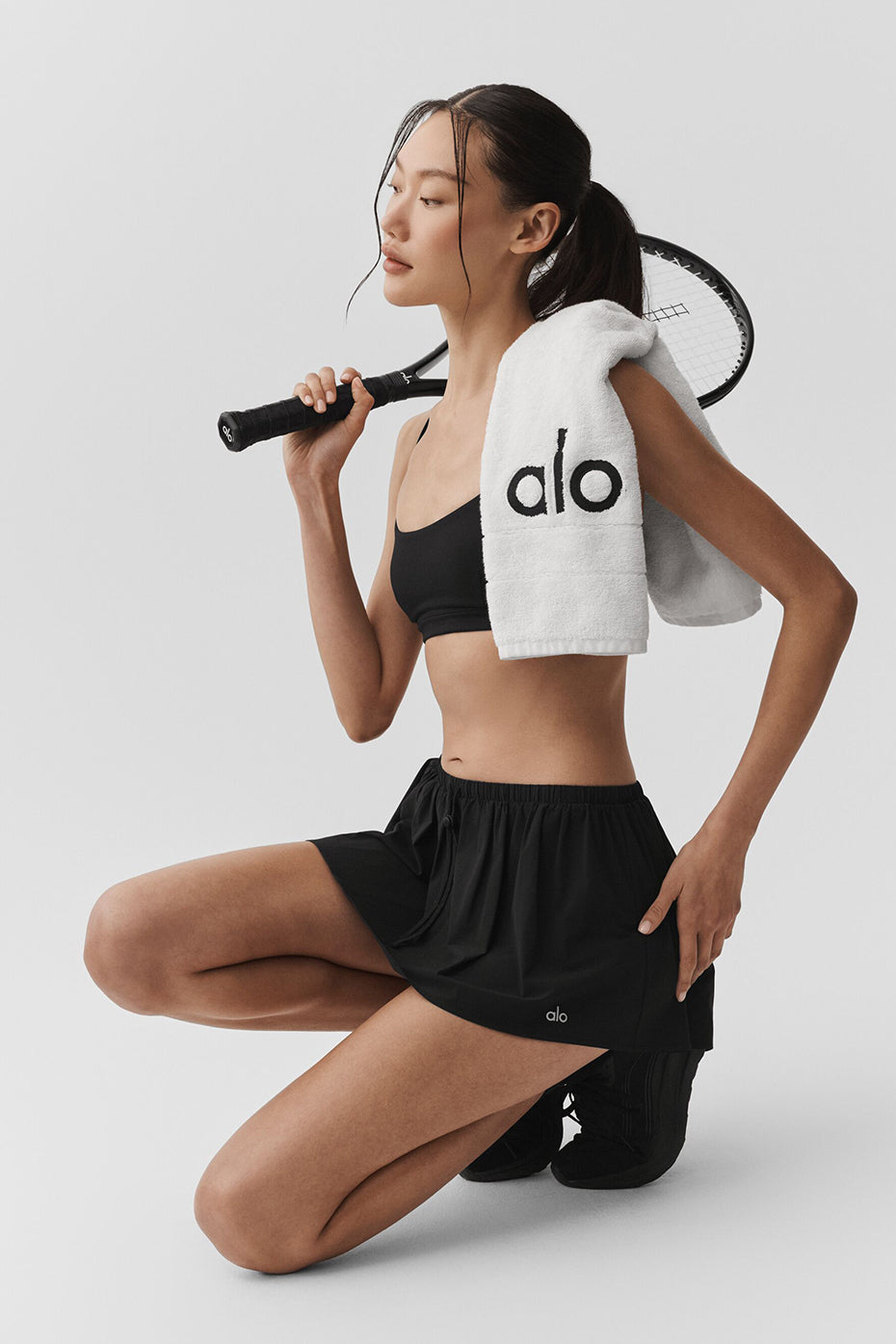 Alo Yoga Breezy Tennis Skirt - Black - imagen 5