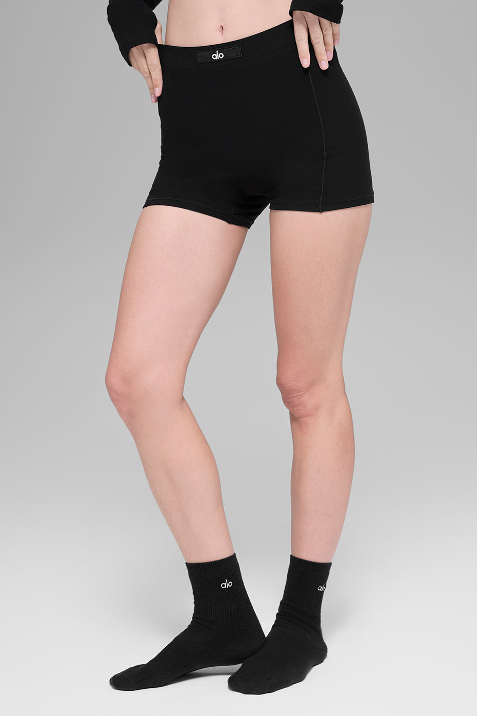 Alo Yoga Alosoft Sincere Micro Short - Black - imagen 3