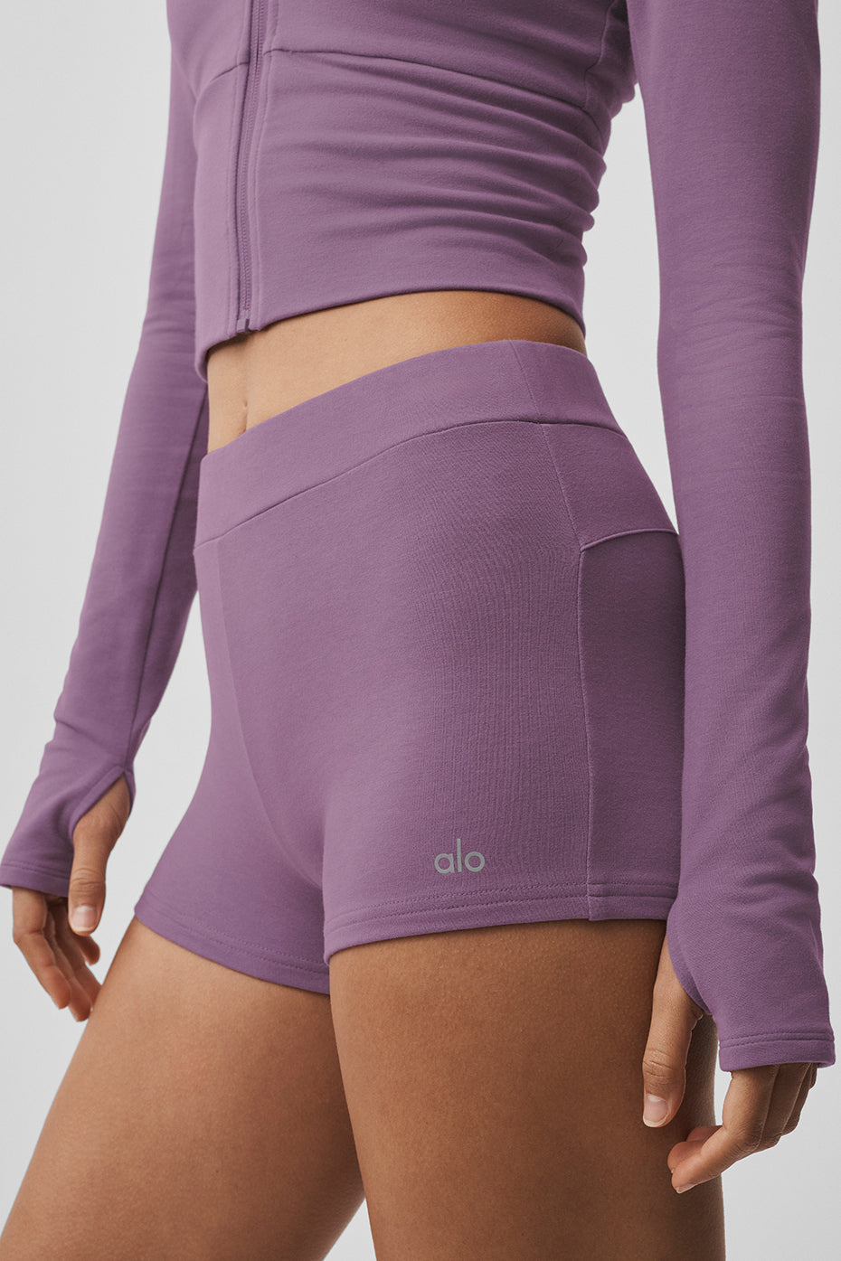 Alo Yoga Sway My Way Micro Short - Plum Kiss - imagen 4
