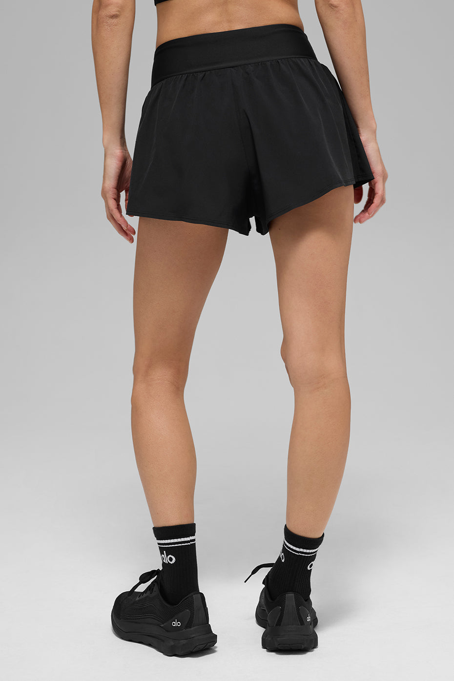 Alo Yoga Victory Running Short - Black - imagen 3