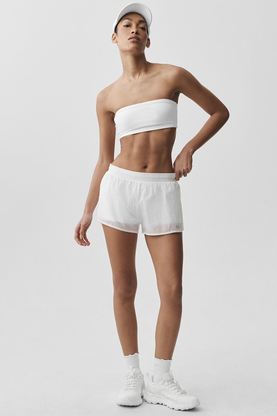 Alo Yoga Mid-Rise Go Time Short - White - imagen 4