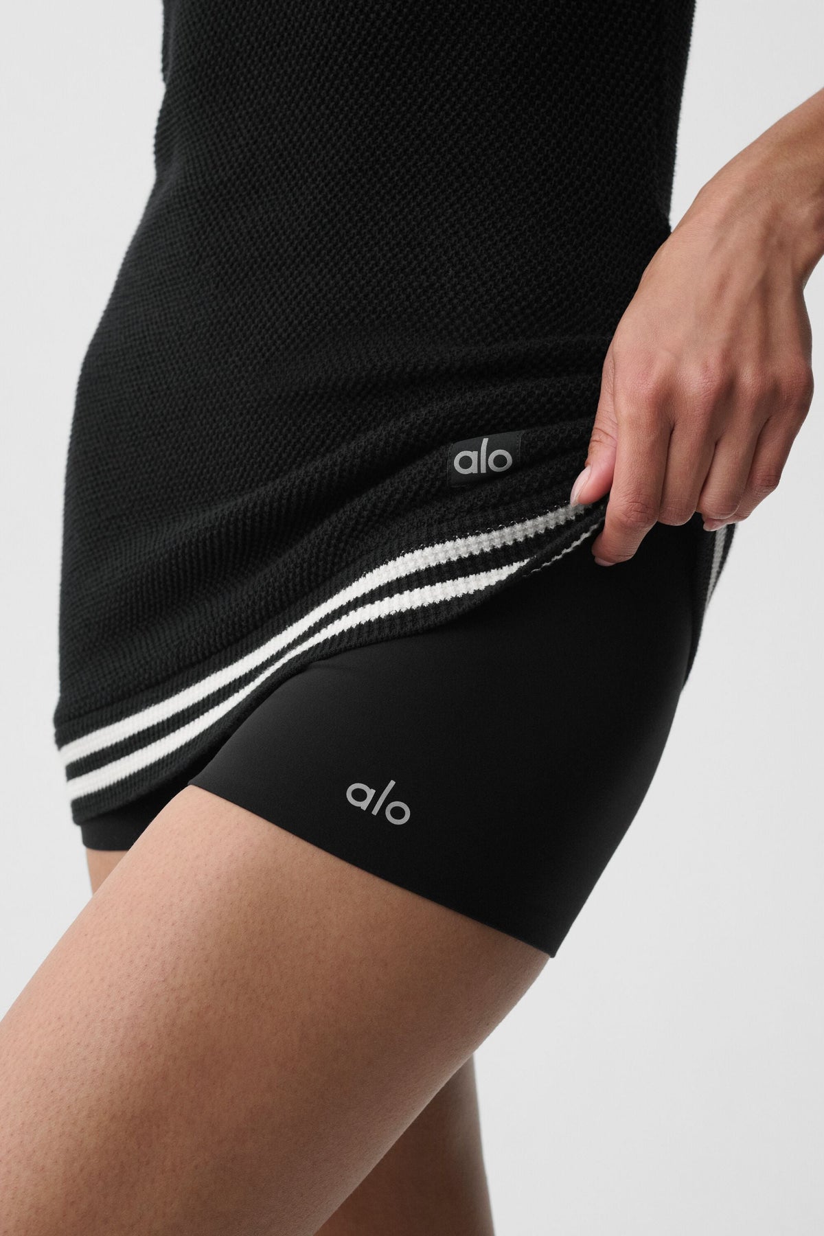 Alo Yoga 2" ALO Softsculpt Mid-Rise Short - Black - imagen 3