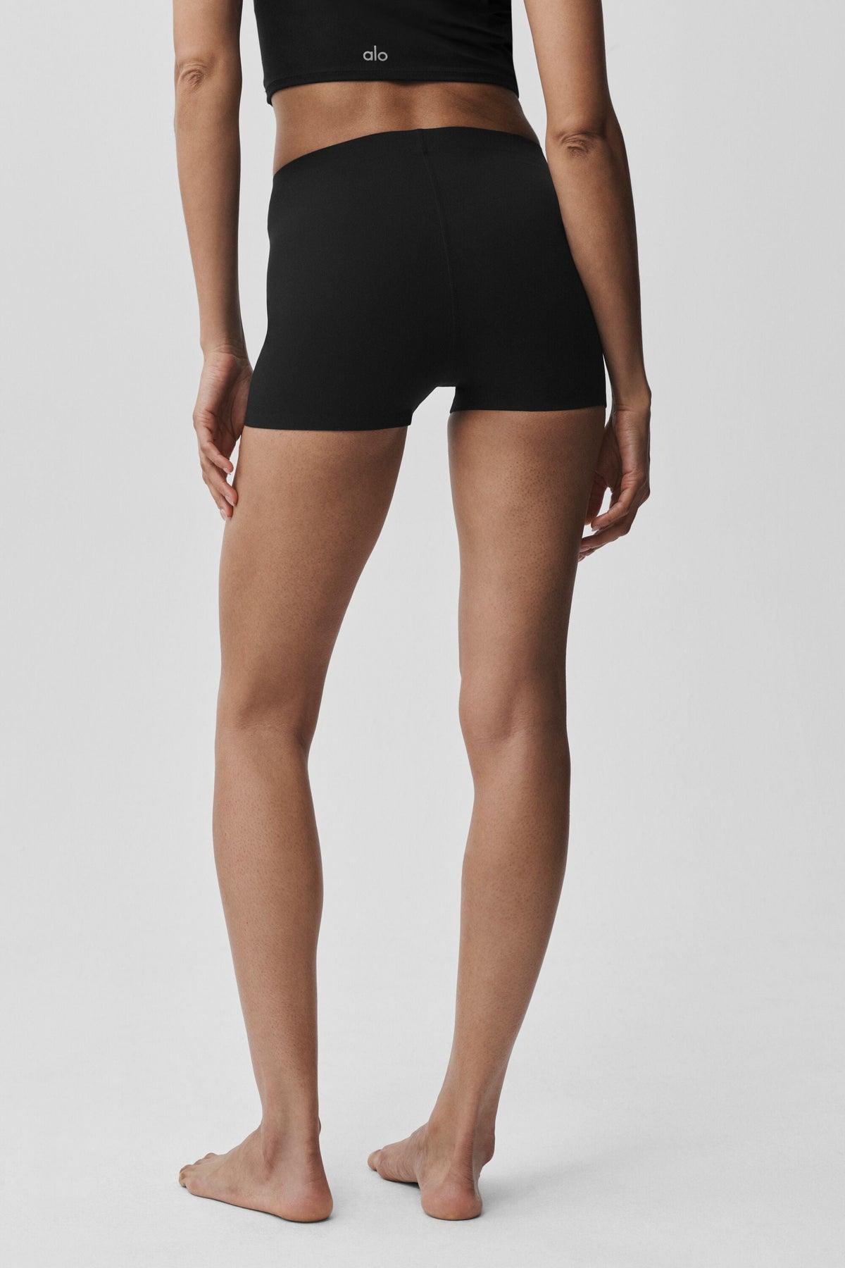 Alo Yoga 2" ALO Softsculpt Mid-Rise Short - Black - imagen 4