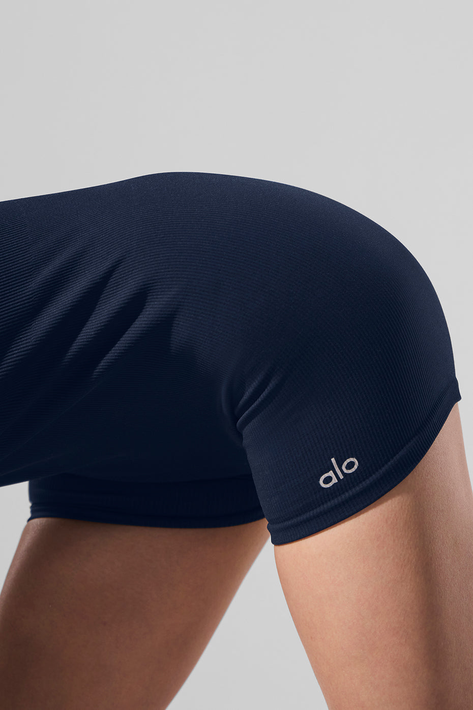 Alo Yoga Seamless Ribbed Favorite Onesie - Navy - imagen 4
