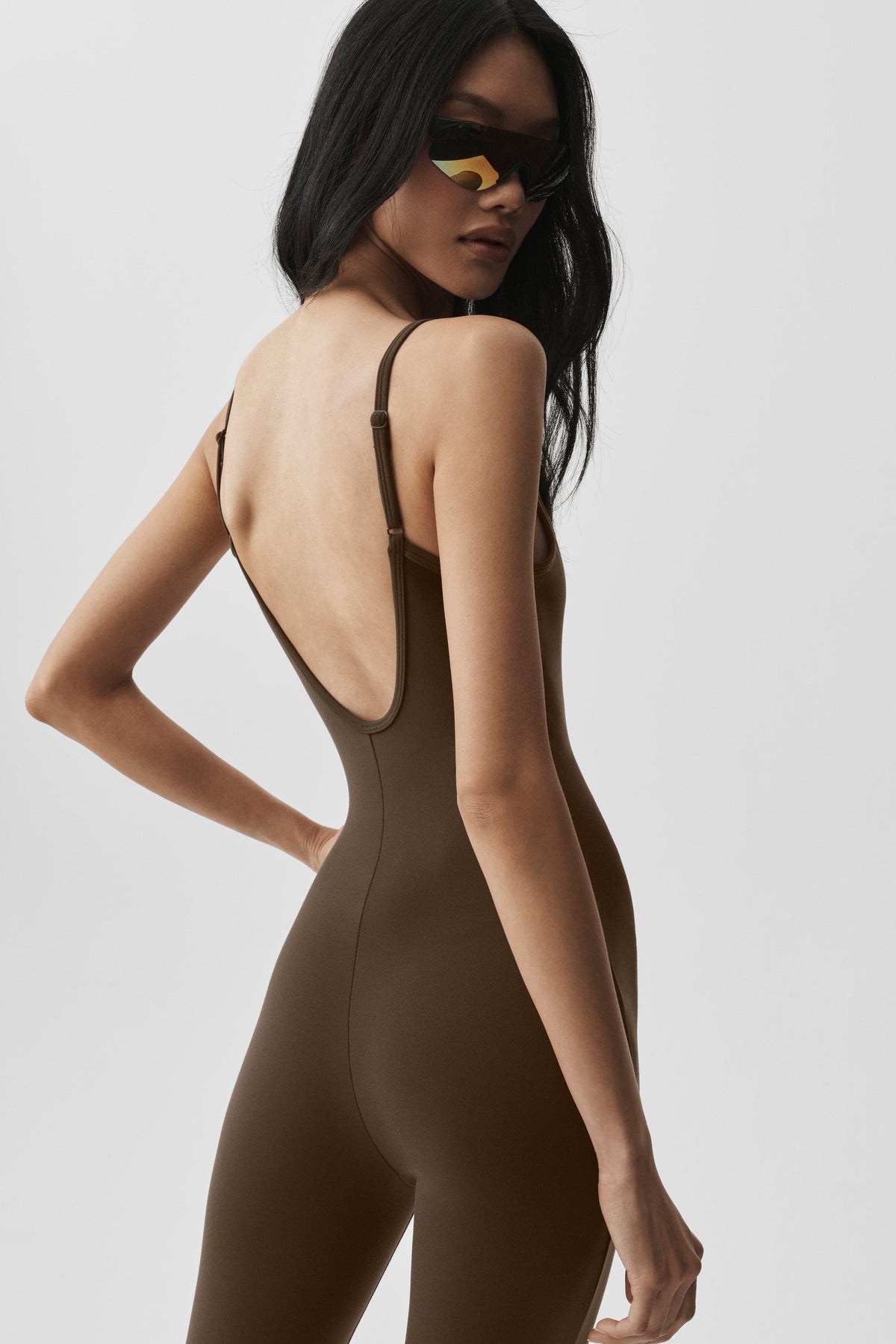 Alo Yoga Airbrush One And Done Onesie - Espresso - imagen 2