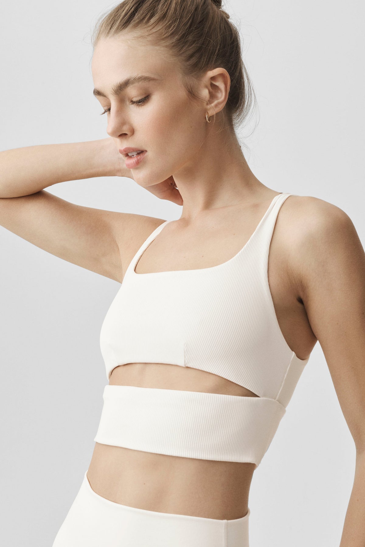 Alo Yoga Slit Bra - Ivory - imagen 3
