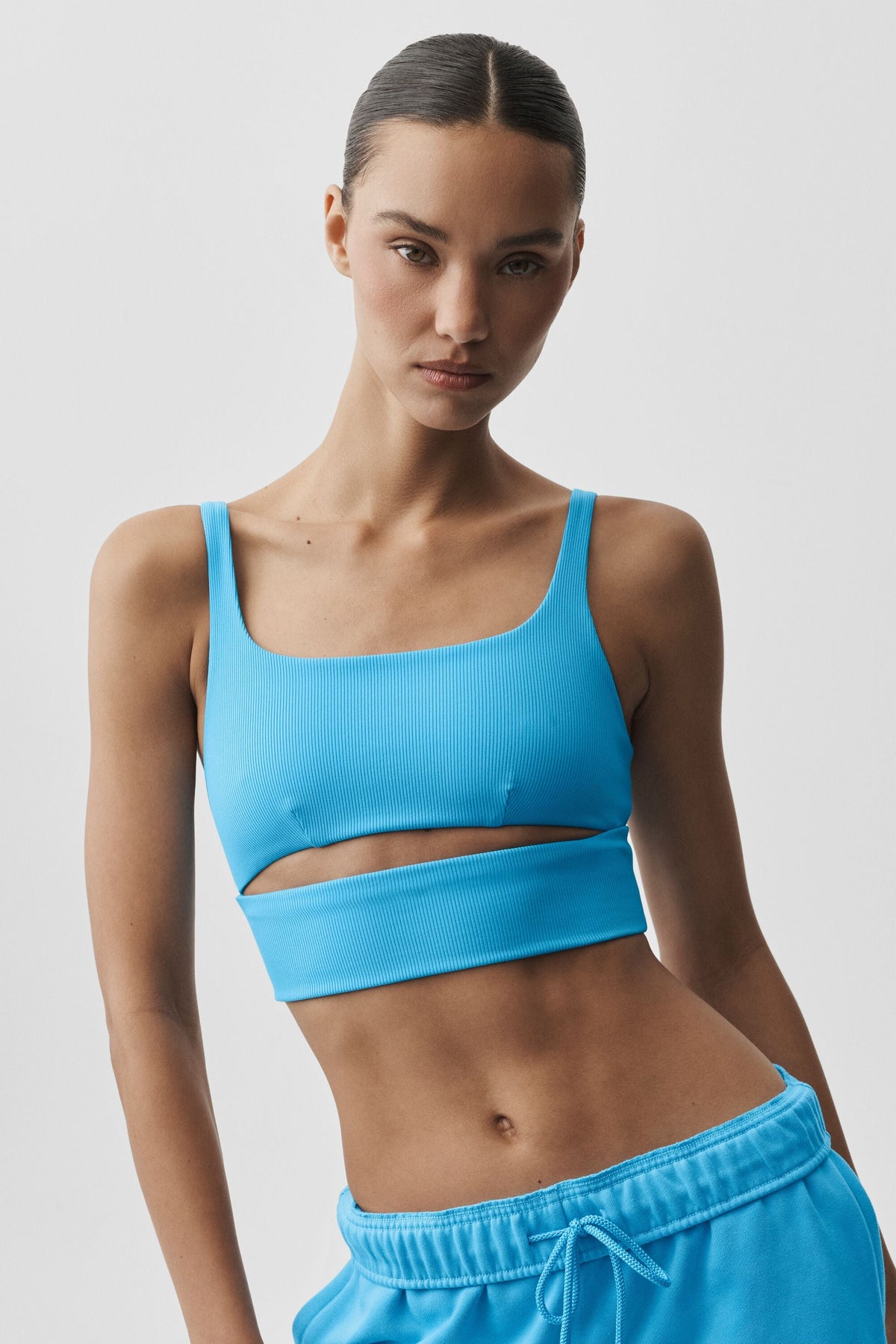 Alo Yoga Slit Bra - Azure Blue - imagen 3