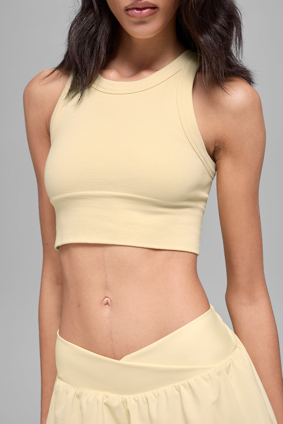 Alo Yoga Seamless Delight High Neck Bra - Candlelight Yellow - imagen 3