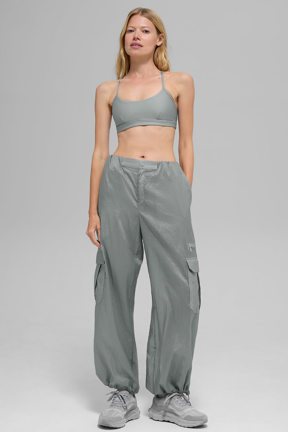 Alo Yoga Airlift Intrigue Bra - Lunar Grey - imagen 3