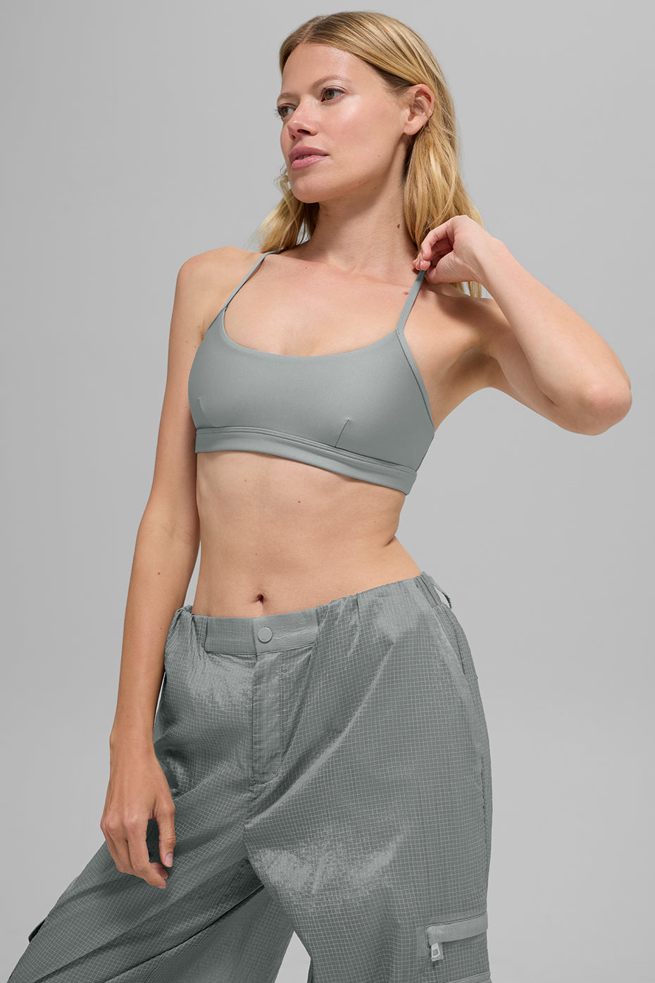 Alo Yoga Airlift Intrigue Bra - Lunar Grey - imagen 4