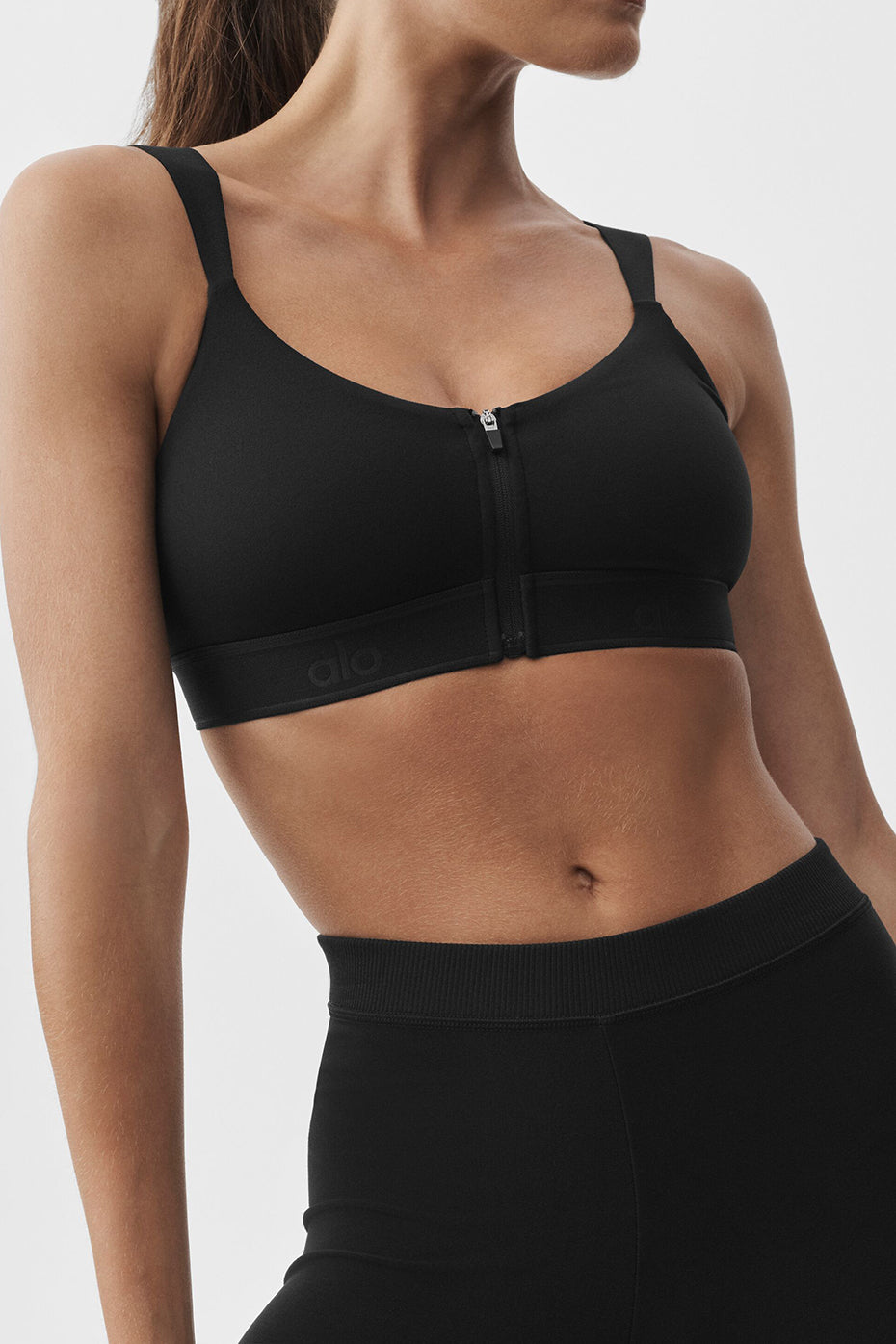 Alo Yoga Alosoft Molded Showcase Bra - Black - imagen 3