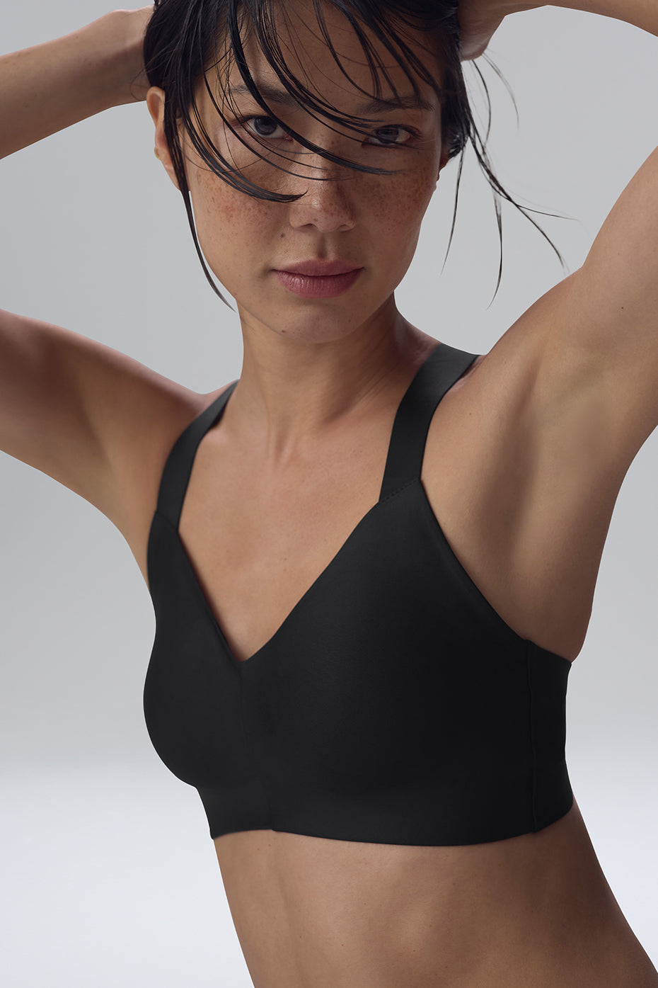 Alo Yoga Airlift Strength Bra - Black - imagen 3