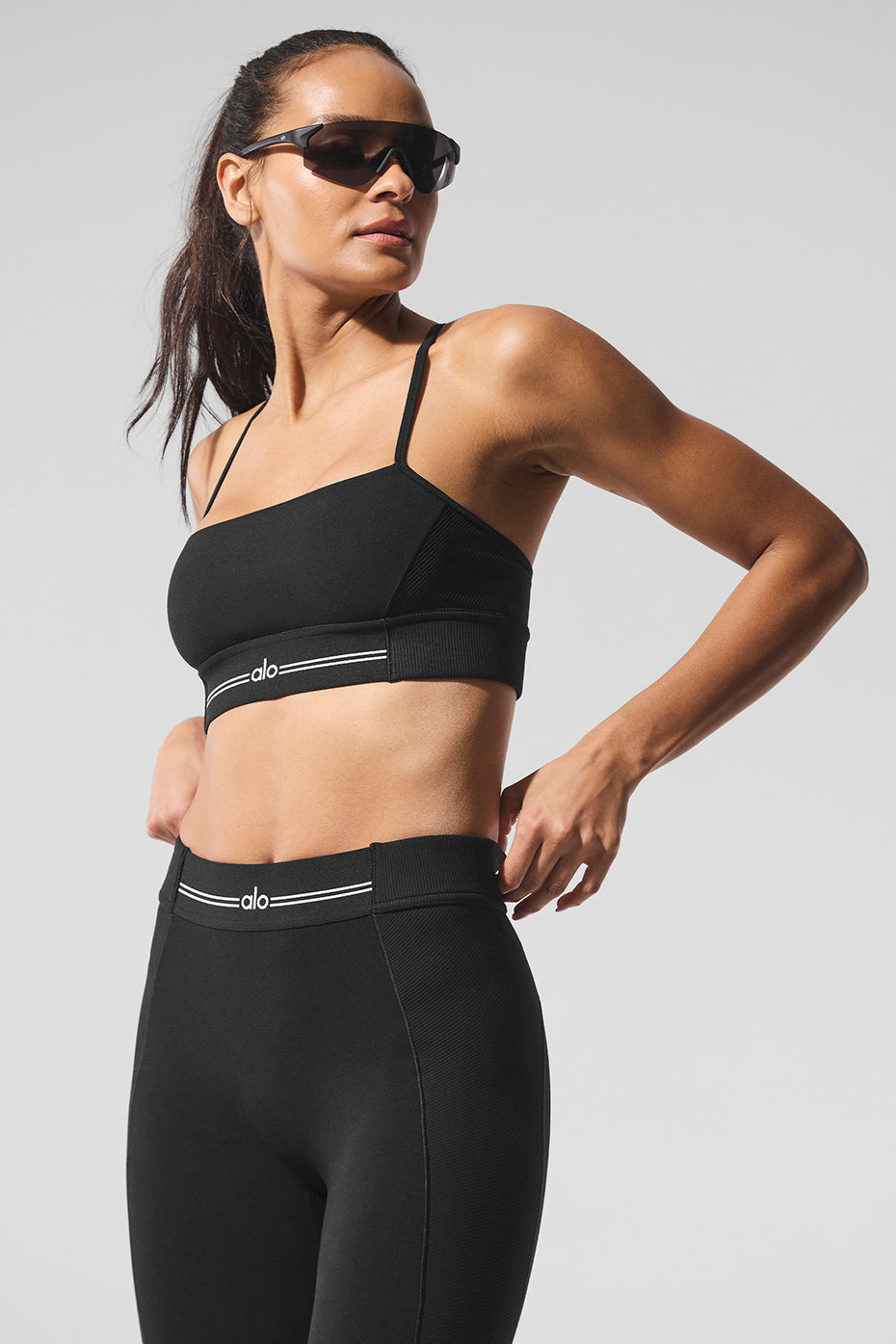 Alo Yoga Alosoft Relay Bra - Black/White - imagen 4