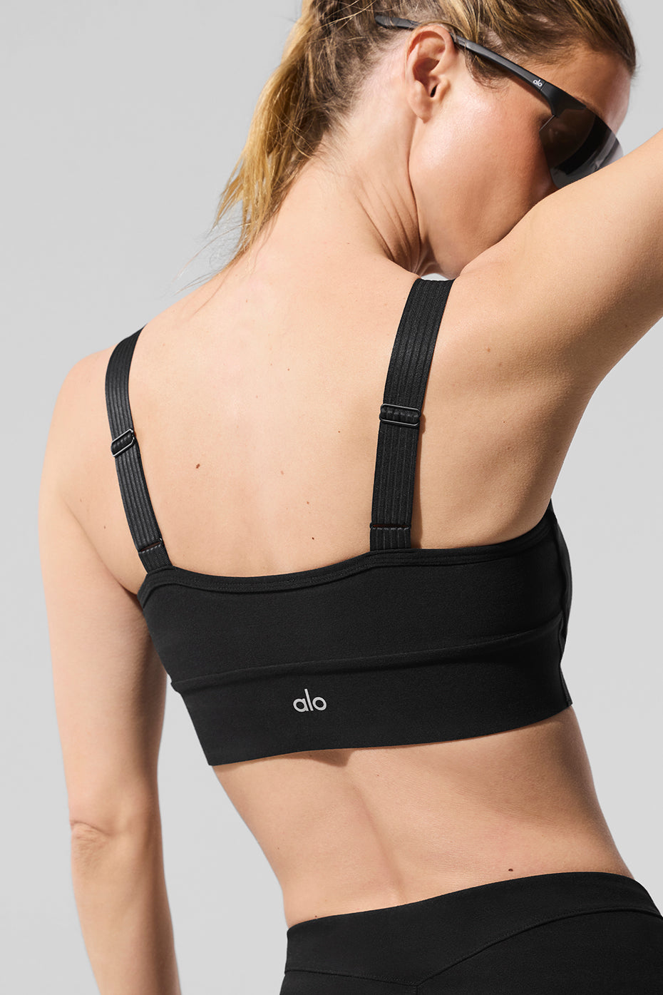 Alo Yoga Alosoft Serve It Up Bra - Black - imagen 3
