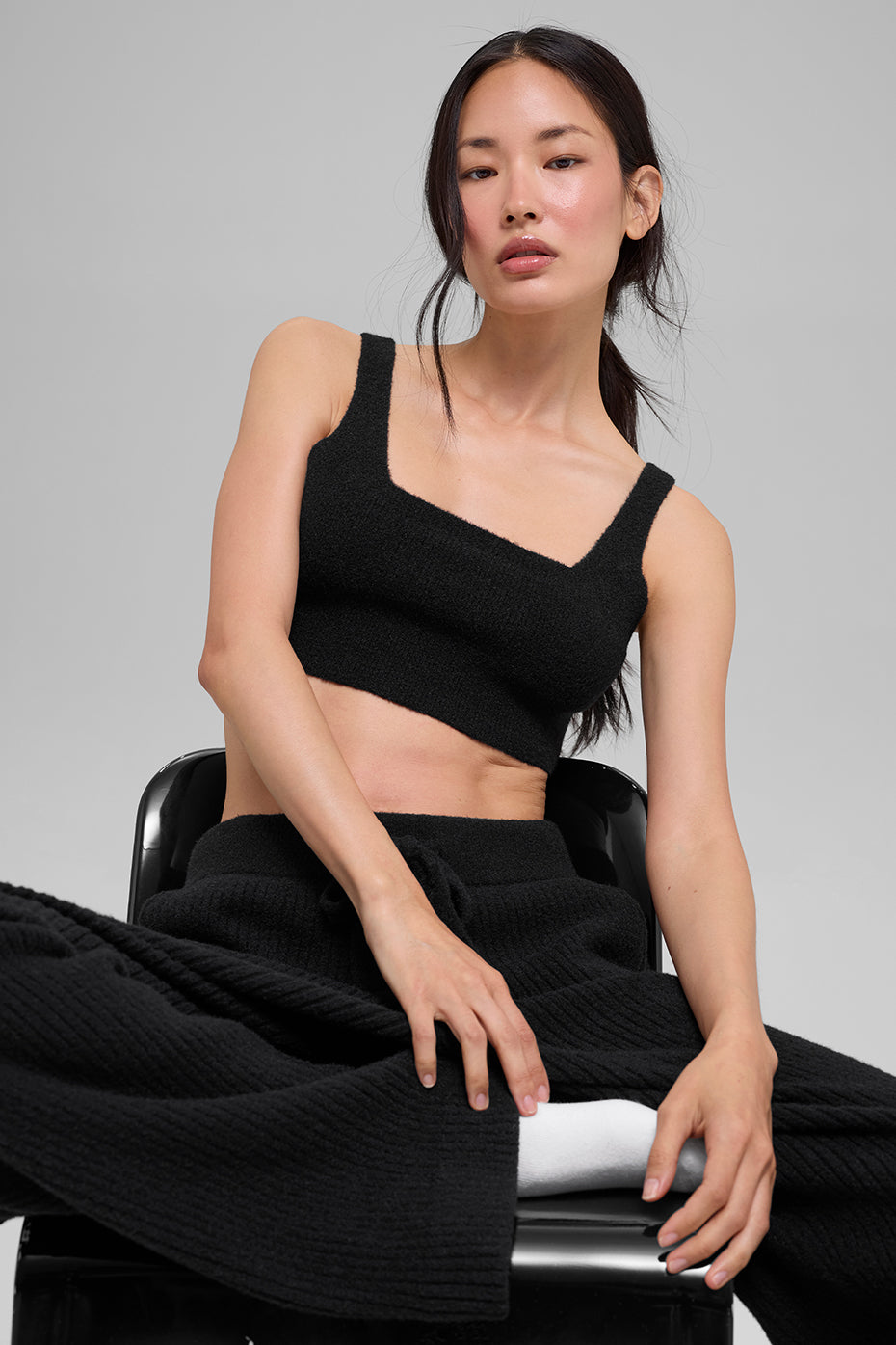Alo Yoga Snuggle Up Sweater Bra - Black - imagen 3
