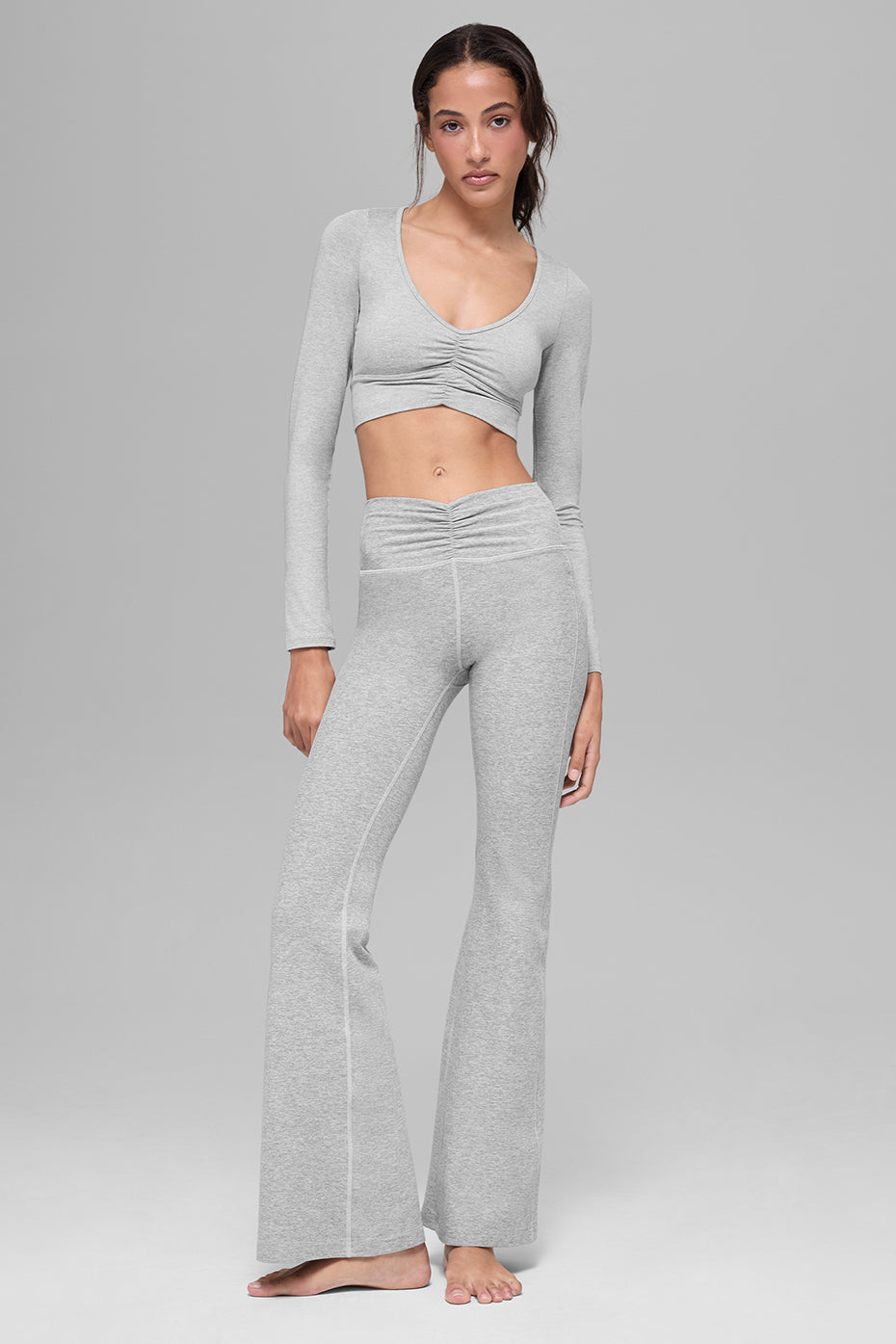 Alo Yoga Alosoft Intuition Long Sleeve Bra - Athletic Heather Grey - imagen 5