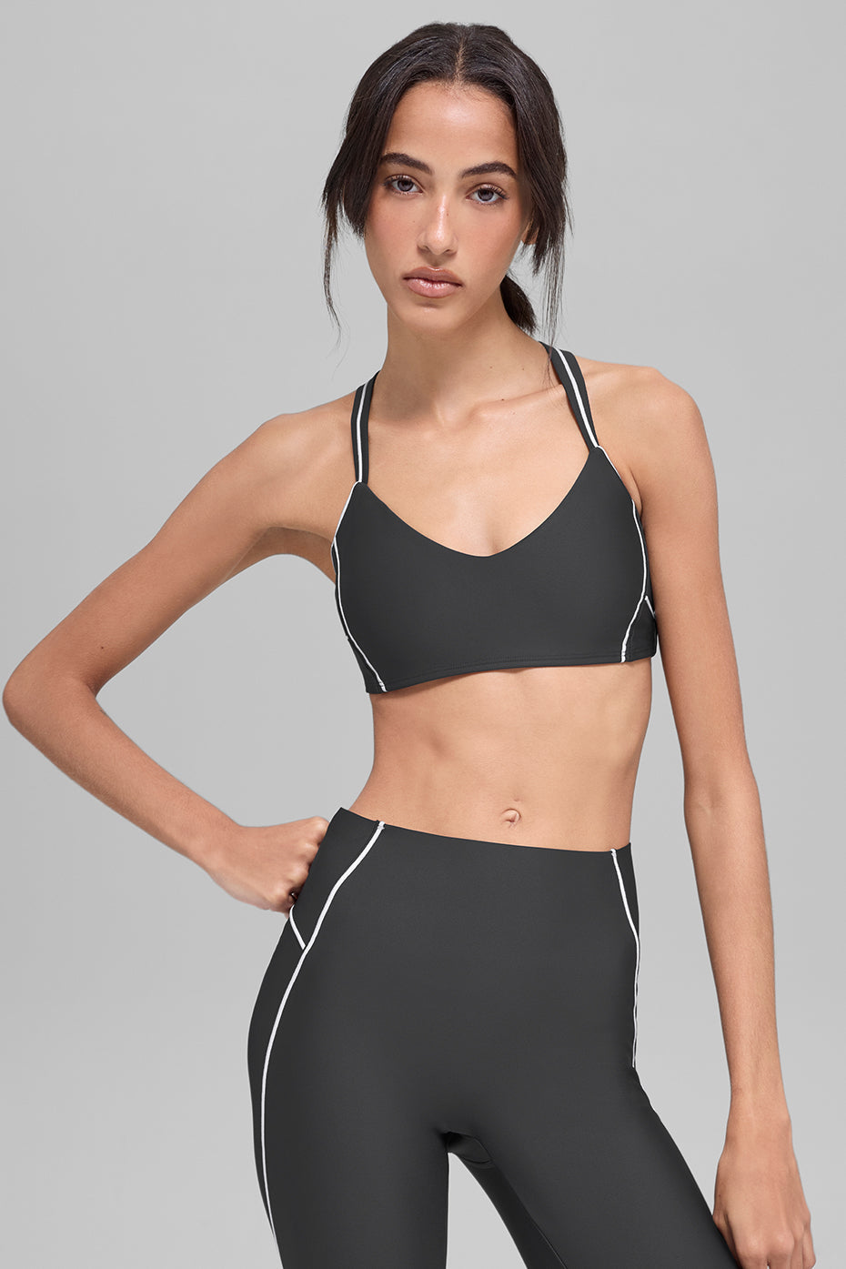 Alo Yoga Airlift Haven Bra - Anthracite/White - imagen 3